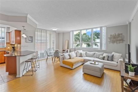 2000 N Bayshore Dr