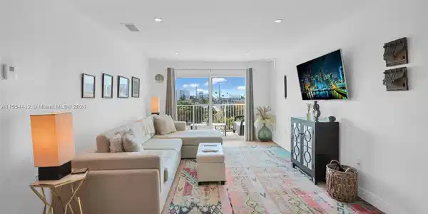 1975 Normandy Dr