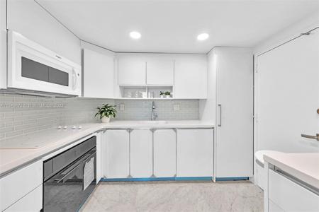 300 Bayview Dr Unit 305