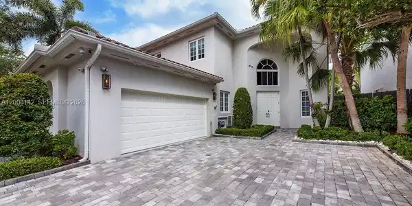 3949 194th Ln