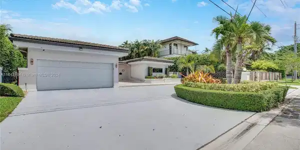 1031 N Shore Dr