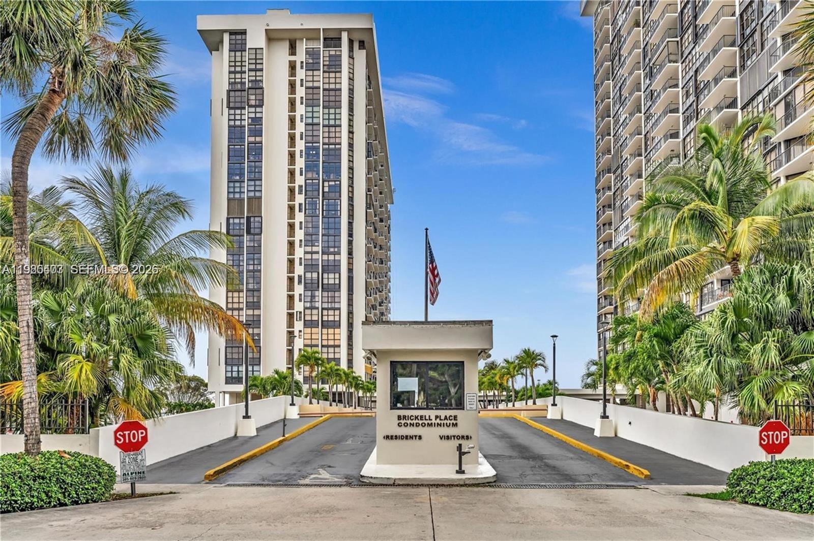 Image 4: Guarded entrance to Brickell Place
