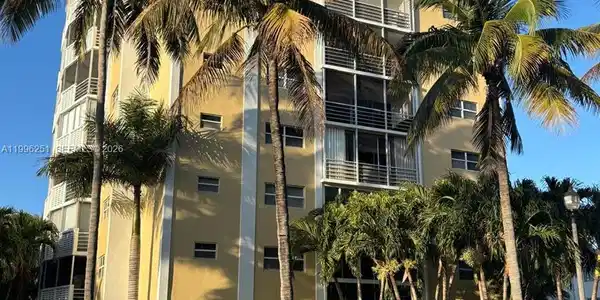 555 Crandon Blvd