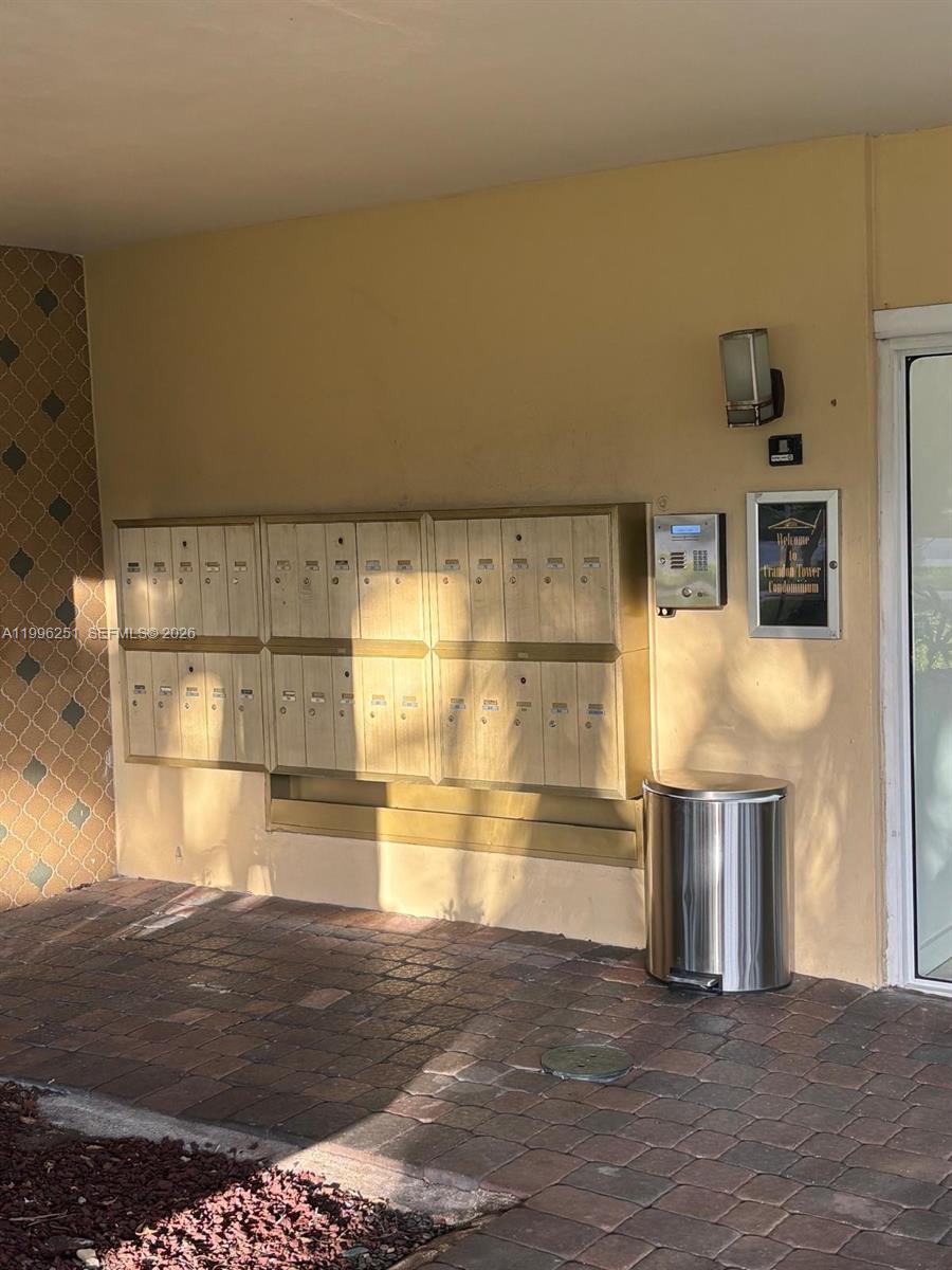Image 2: Mail Boxes