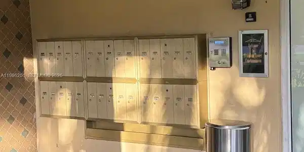 Image 2: Mail Boxes