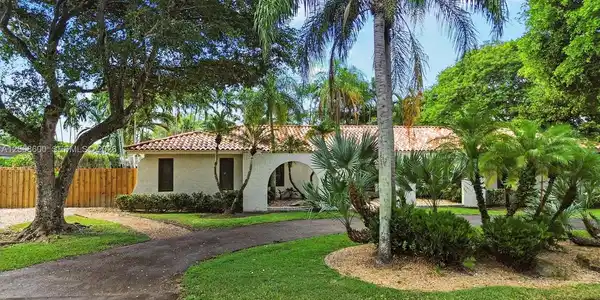 7190 SW 100th St