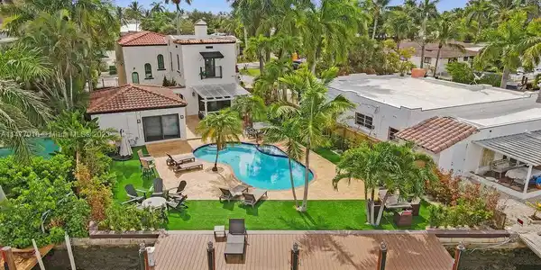 315 Isle Of Capri Dr
