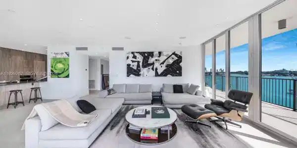 1000 Venetian Way