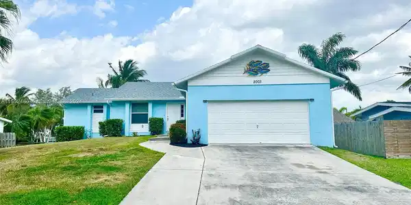 2003 SW Mockingbird Ln