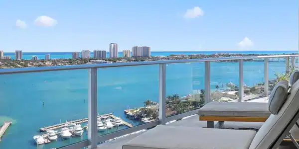 220 Lake Shore