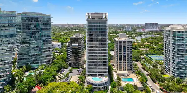2678 Tigertail Av