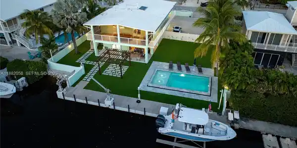 889 Ellen Dr