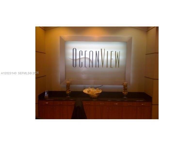 Image 3: Lobby/Reception