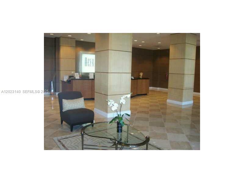 Image 4: Lobby/Reception