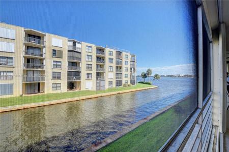 100 S Waterway Dr