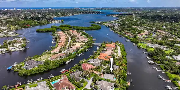 19028 SE Windward Island
