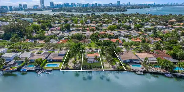 1415 Marseille Dr