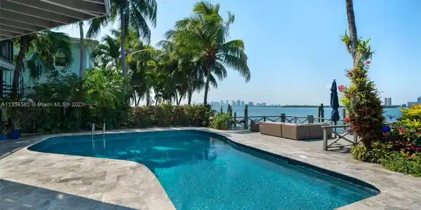 7520 Miami View Dr
