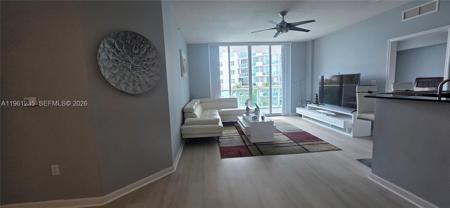 7900 Harbor Island Dr