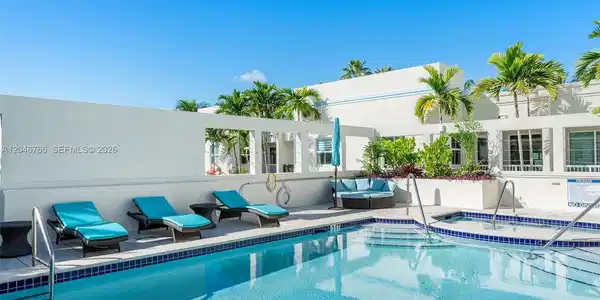 9172 Collins Ave