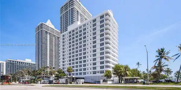 4747 Collins Ave