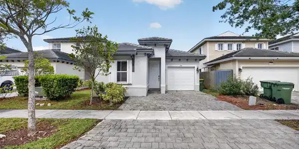 236 SE 32nd Ave