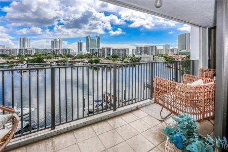 300 Three Islands Blvd
