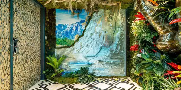 Image 4: Foyer