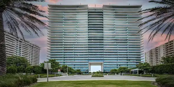 10201 Collins Ave Unit 806