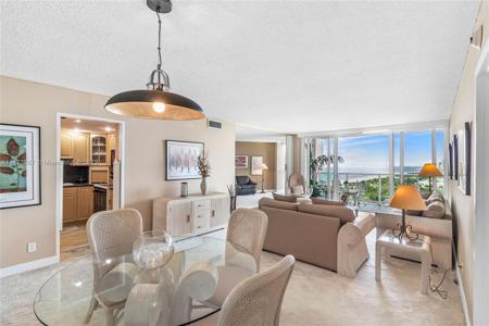 100 Bayview Dr