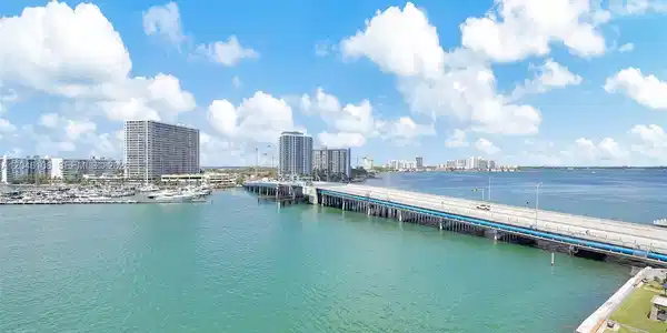 2016 Bay Dr