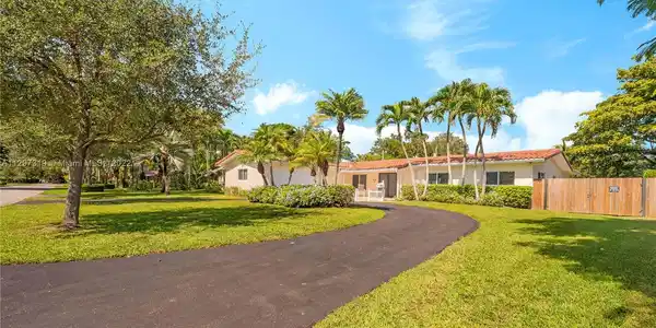 7325 SW 105th Ter