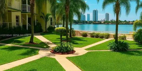 910 Bay Dr