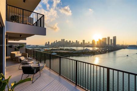 1000 Venetian Way