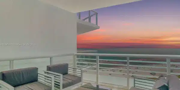 3801 Collins Ave