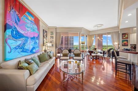 10 Edgewater Dr