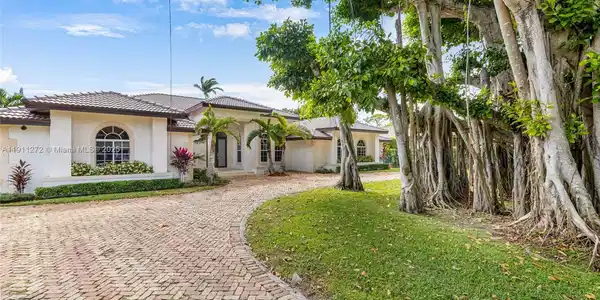 7250 SW 99th St