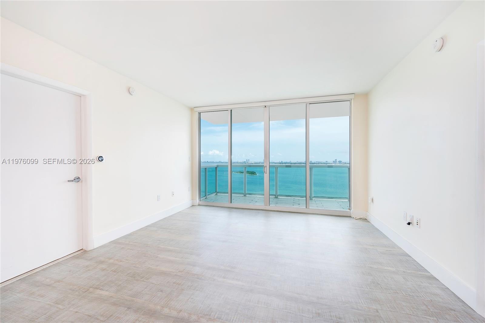 Image 4: Spacious Living-Dining area