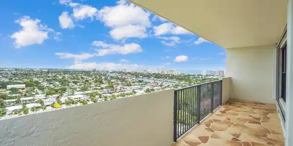 3200 Port Royale Dr N