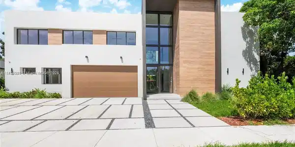 8000 SW 62 Ct