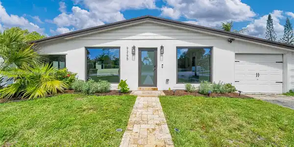 9265 Martinique Dr
