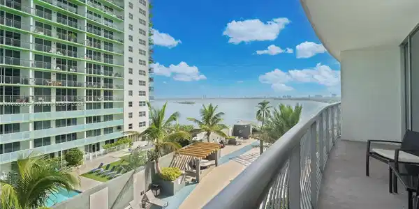 1750 N Bayshore Dr