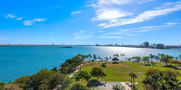 2000 N Bayshore Dr