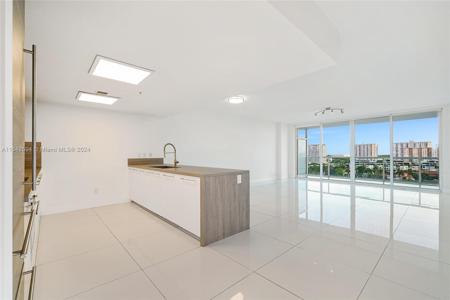 400 Sunny Isles Blvd