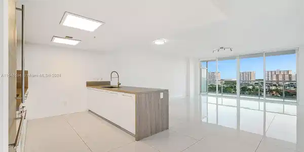 400 Sunny Isles Blvd