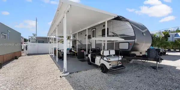 325 Calusa St 466