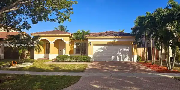 2105 NE 40th Ave
