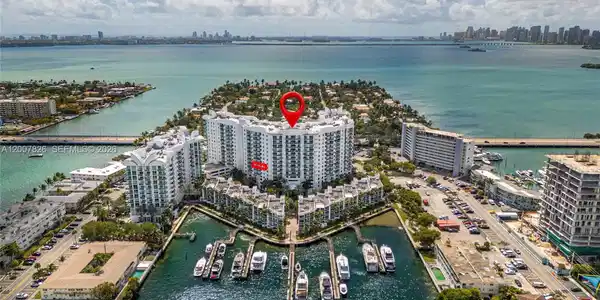 7900 Harbor Island Dr