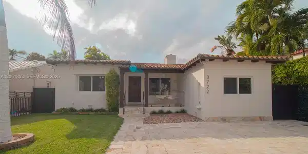 3722 Royal Palm Ave