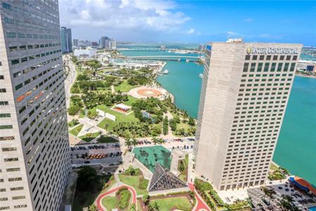 325 S Biscayne Blvd